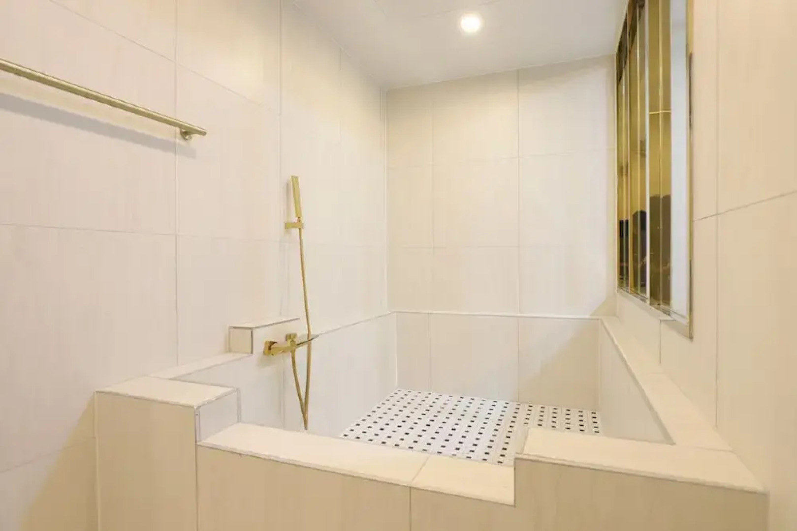 Geoje-Si Hound Hotel Jangseungpo