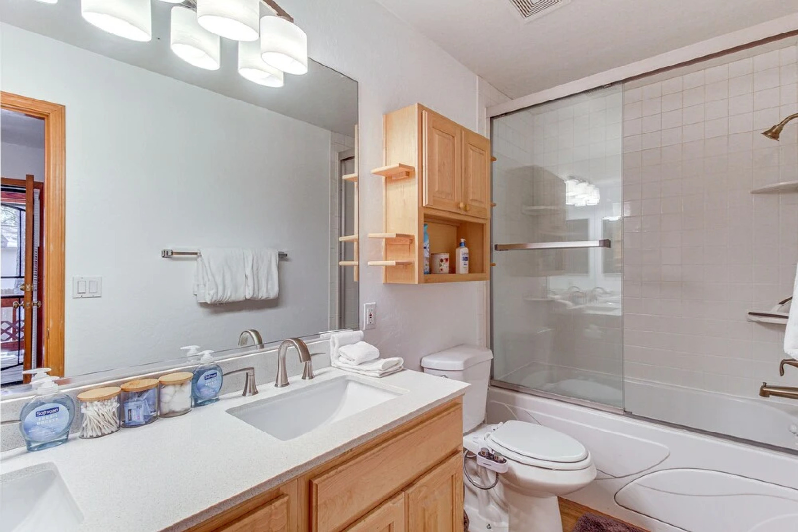 Pet-friendly Cabin w/ Fire Pit in Pinetop!