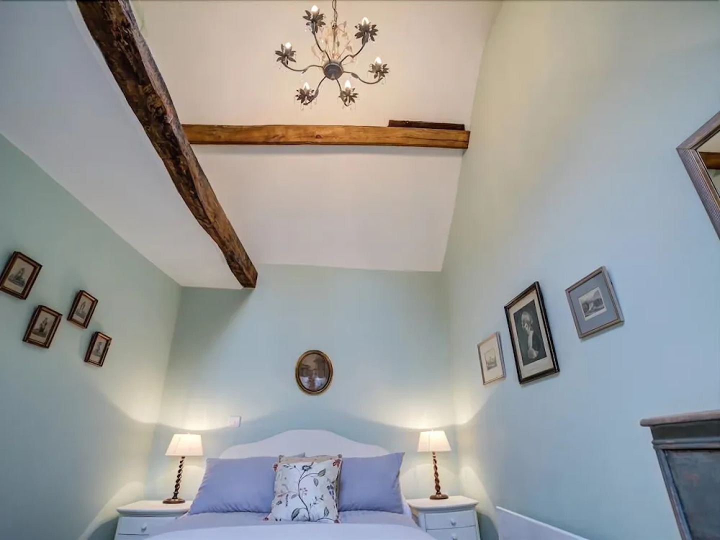 2 Lawrence Lane, BURFORD