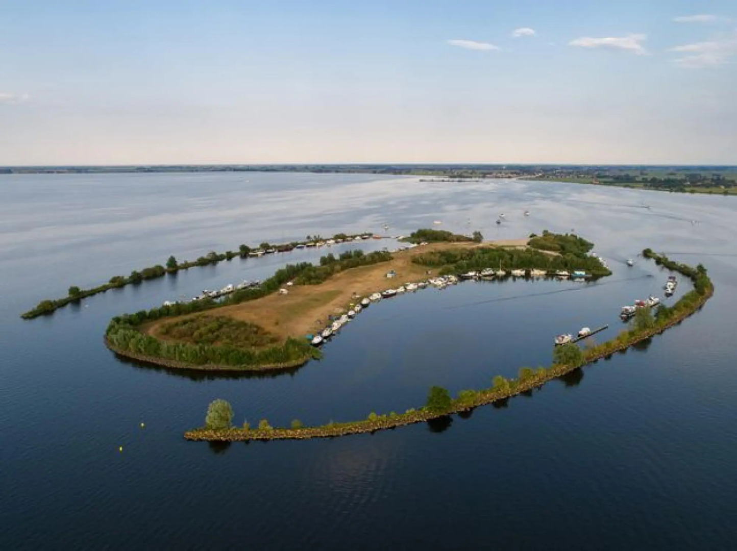 Large fully renovated farmhouse with indoor Swim spa and Sauna