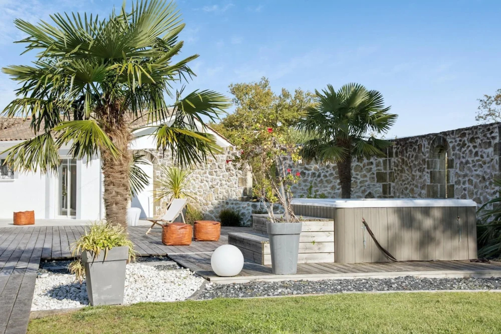 Villa With 5 Bedrooms in Saint-germain-d'esteuil, With Private Pool, Enclosed Garden and Wifi - 20 km From the Beach
