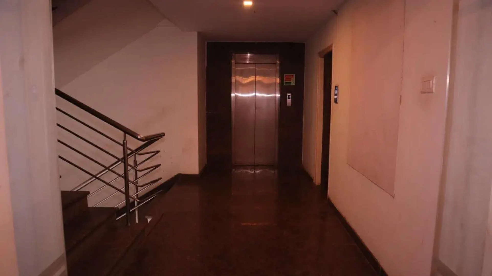 Smile Stay Bee Hive Grand