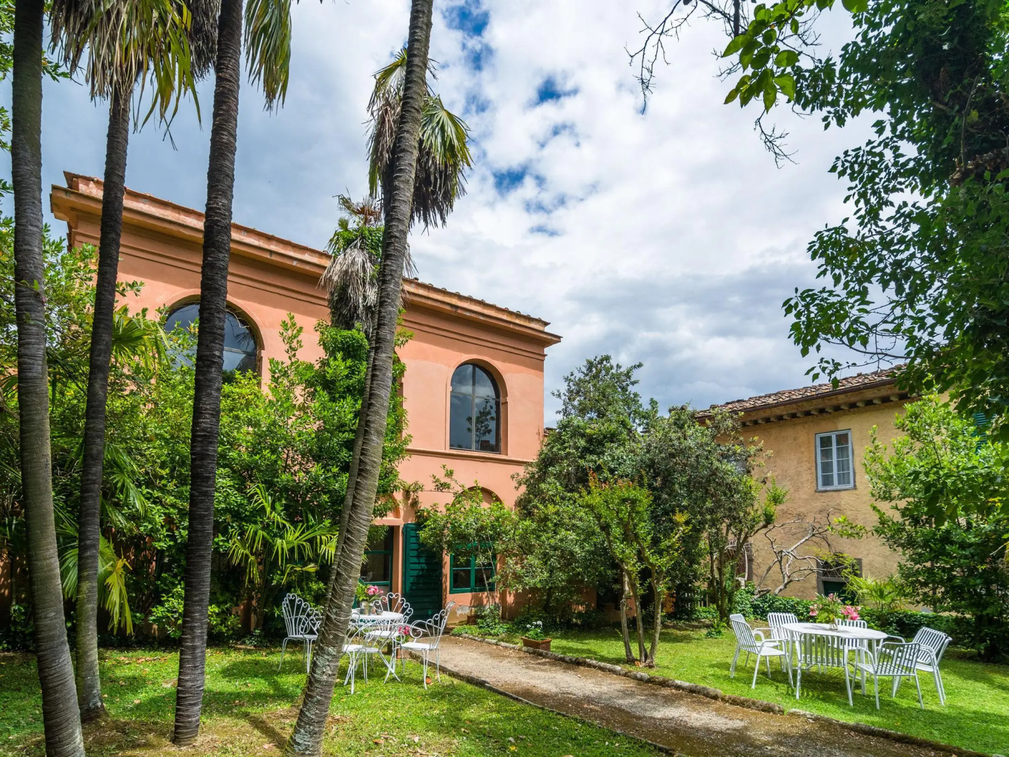 Farmhouse in Tuscany Near Renaissance Villa