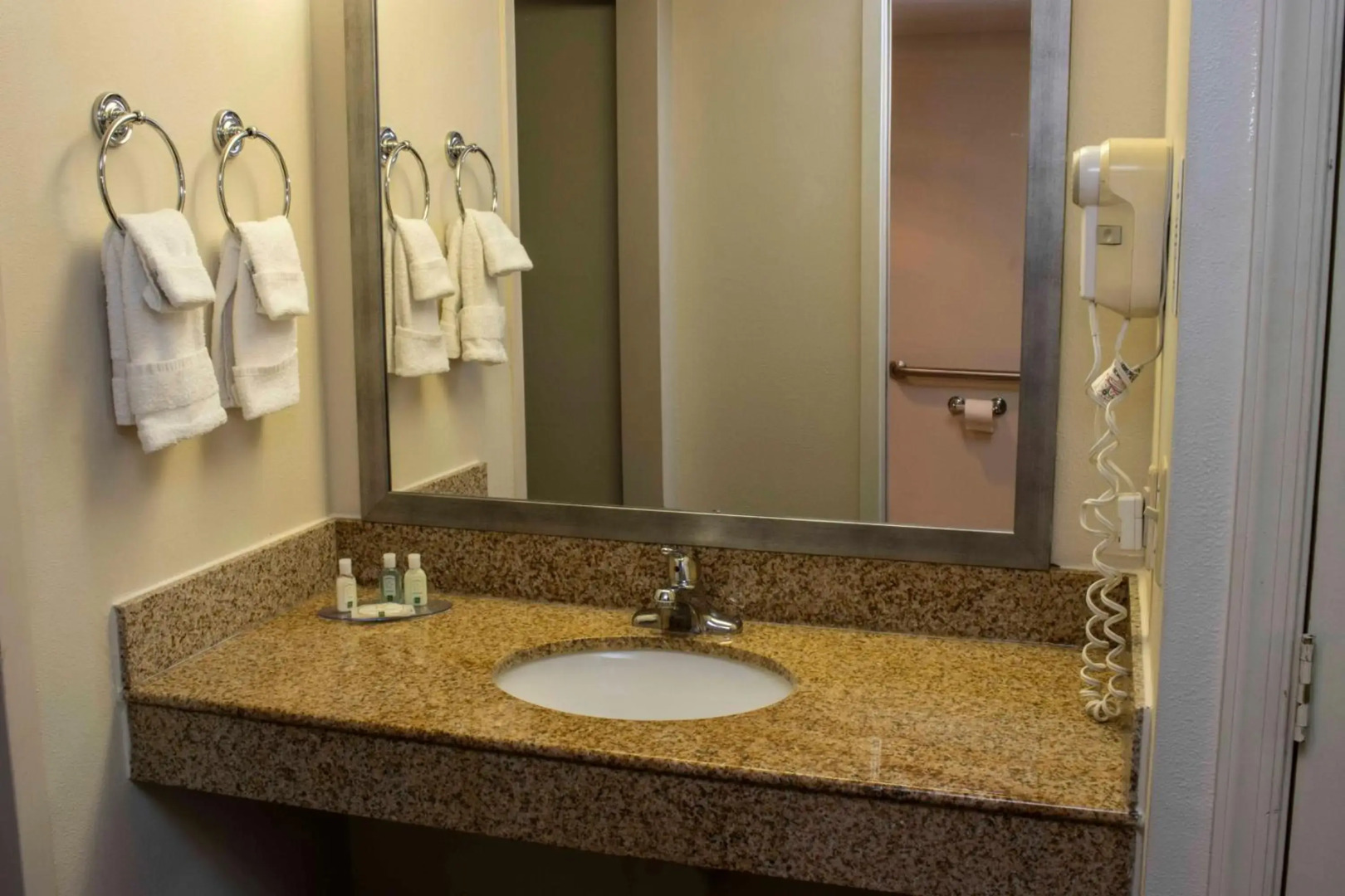 Quality Suites Lake Wright - Norfolk Airport