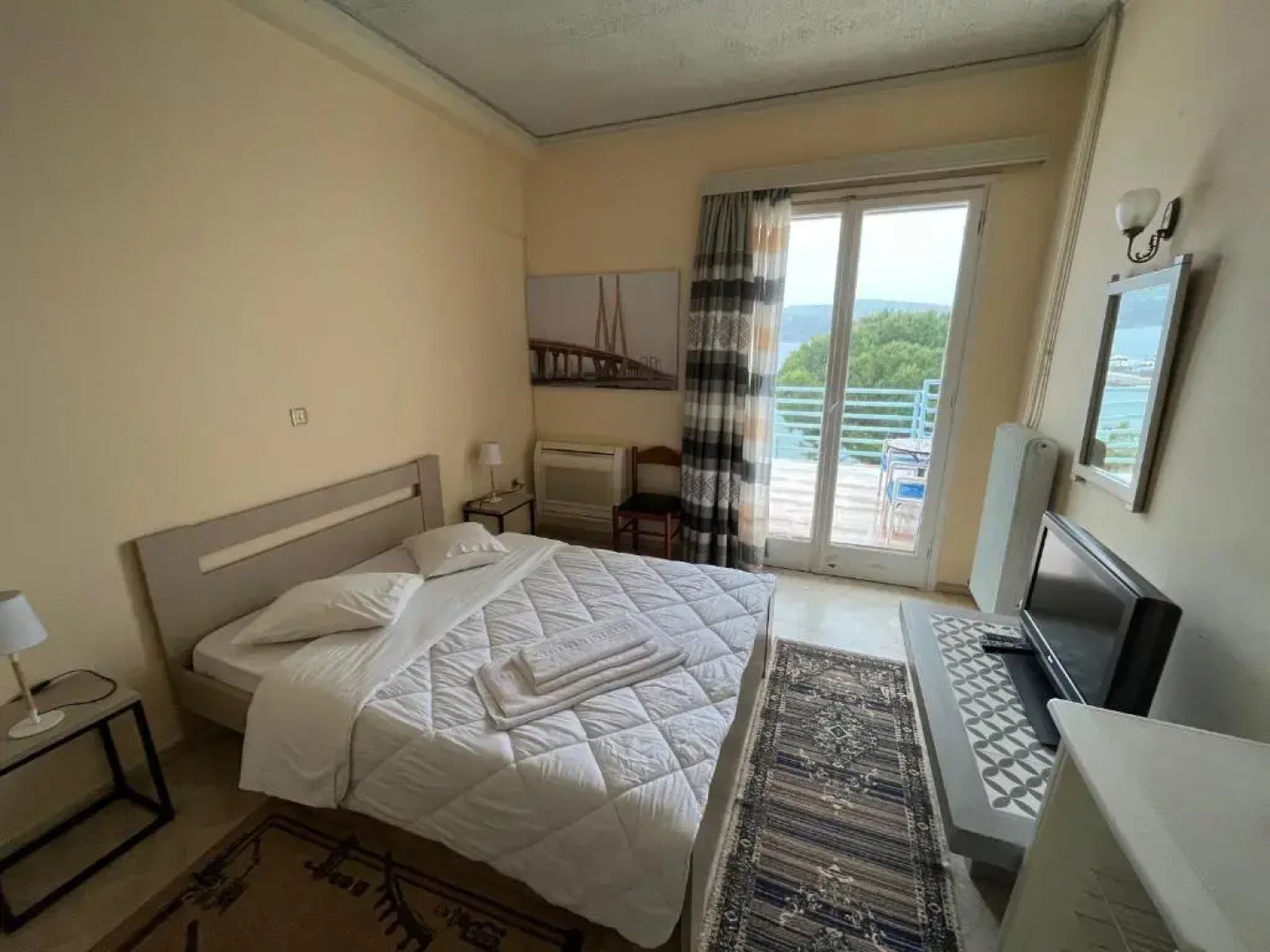 Stratos Hotel