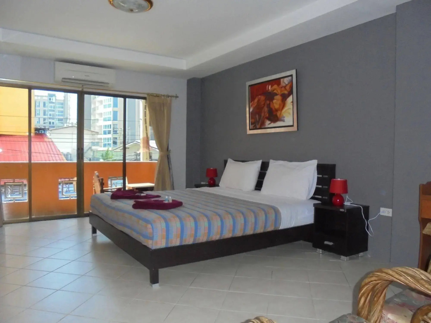 Robin’s Nest Guesthouse & Restaurant