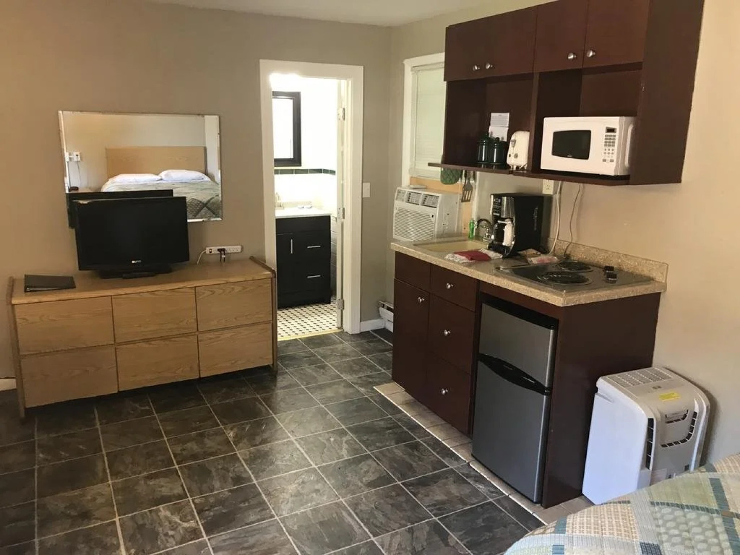 Hill View Motel and Cottages