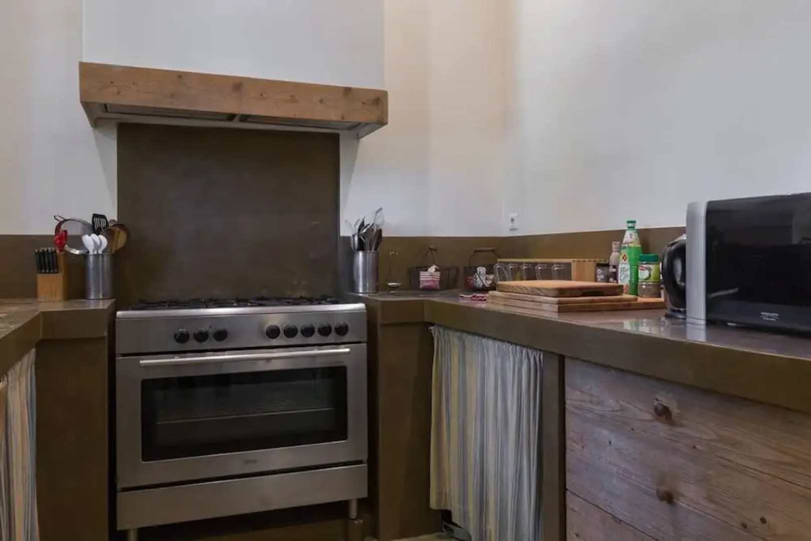 Villa With 6 Bedrooms in Saumane-de-vaucluse, With Private Pool, Furnished Garden and Wifi