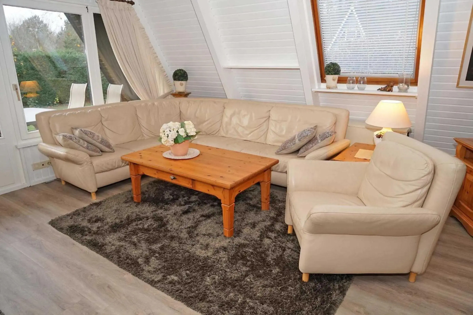 Zeltdachhaus _ grosse Terrasse _ m