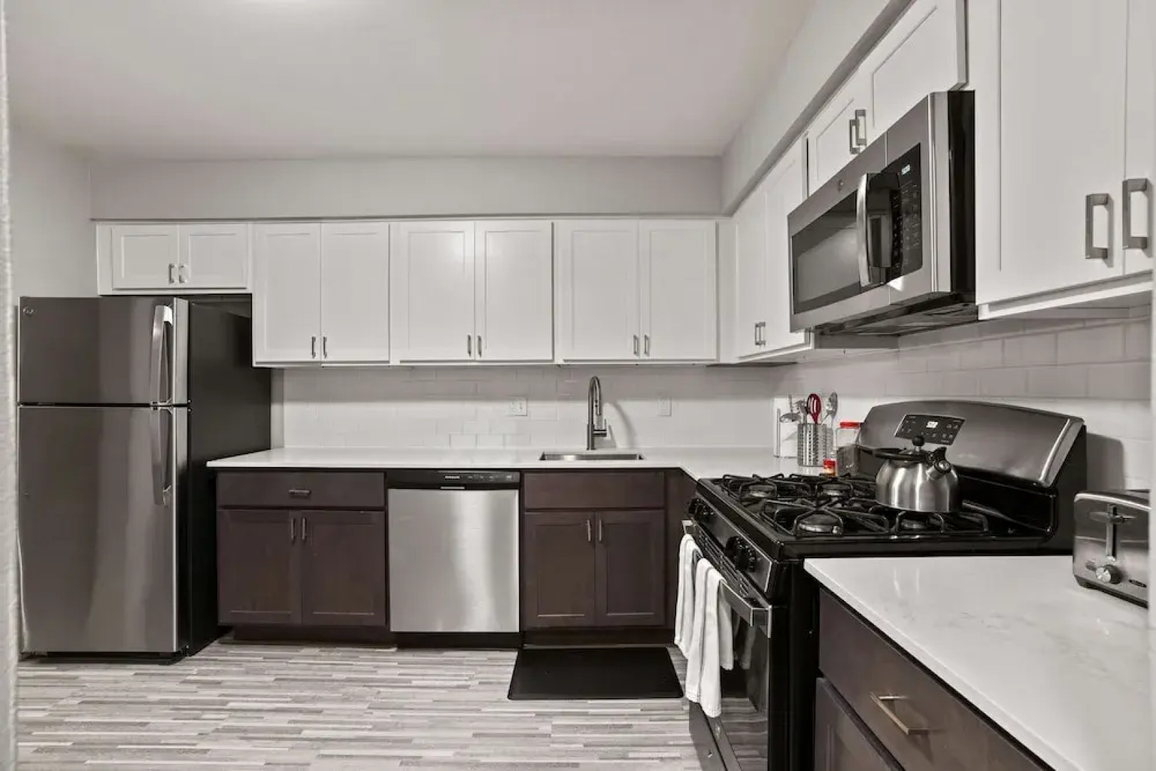 Modern 2BR 2BA Apartment With Pleasant Views