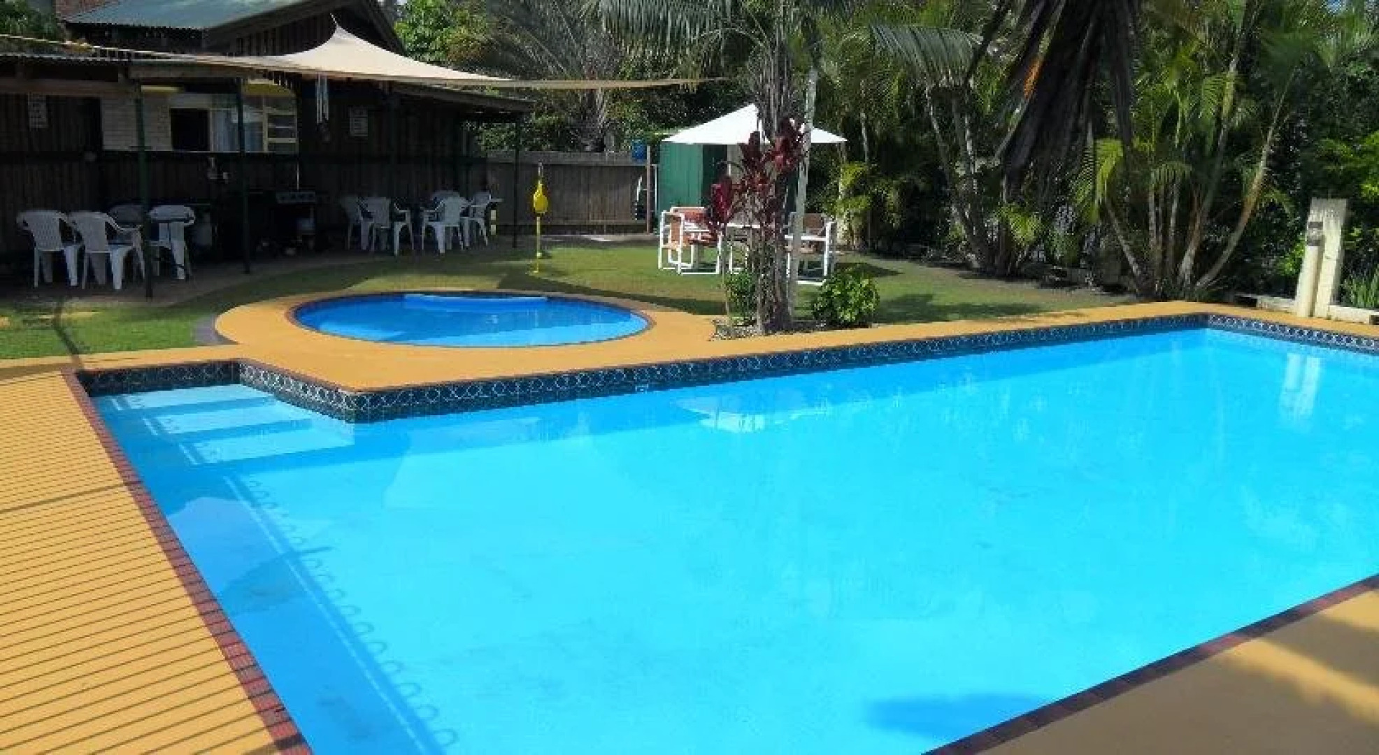 Hawaiian Sands Motor Inn