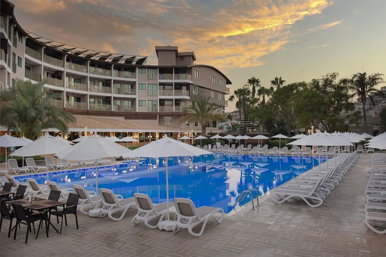 Quattro Beach Spa & Resort Hotel