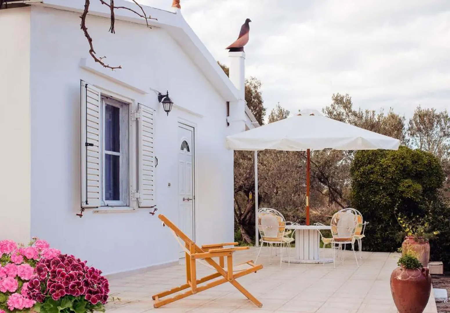 Entire house with garden, 70m from the beach.