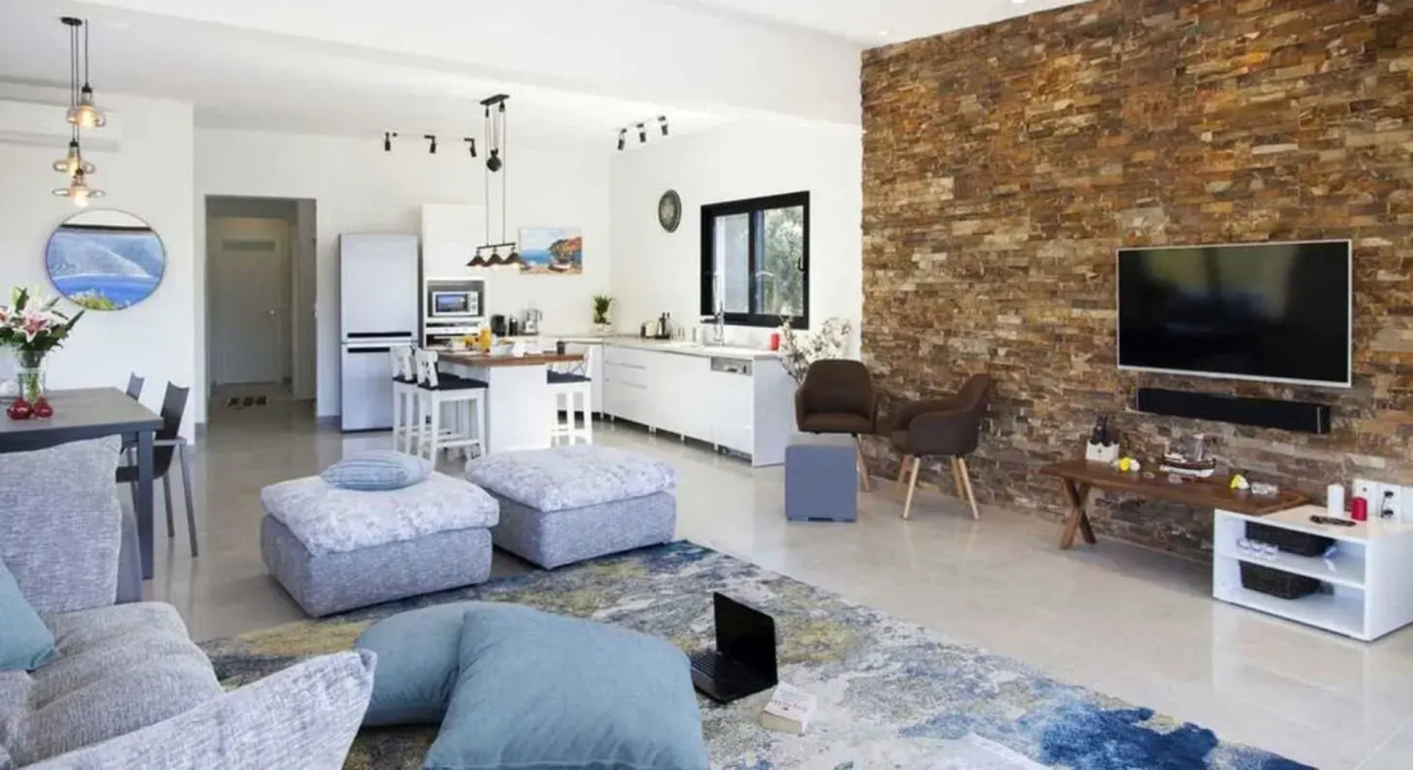 dell Mar stone house