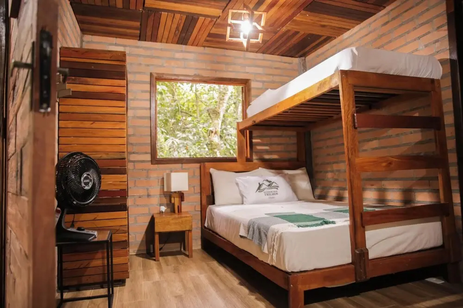 Chales senhor dos trilhos