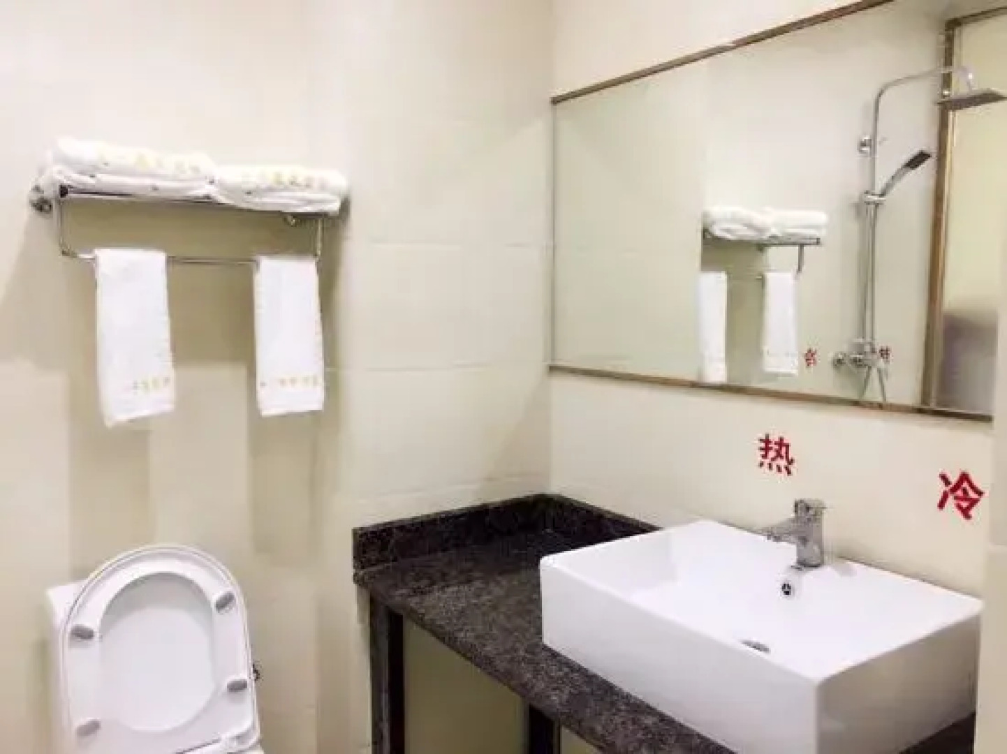 Daocheng Jingyang Hotel