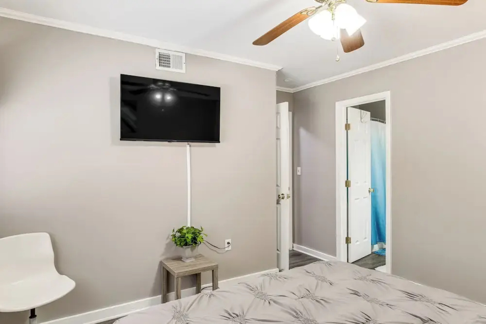 2 Mi to SC State & Claflin: Townhome w/ Patio!