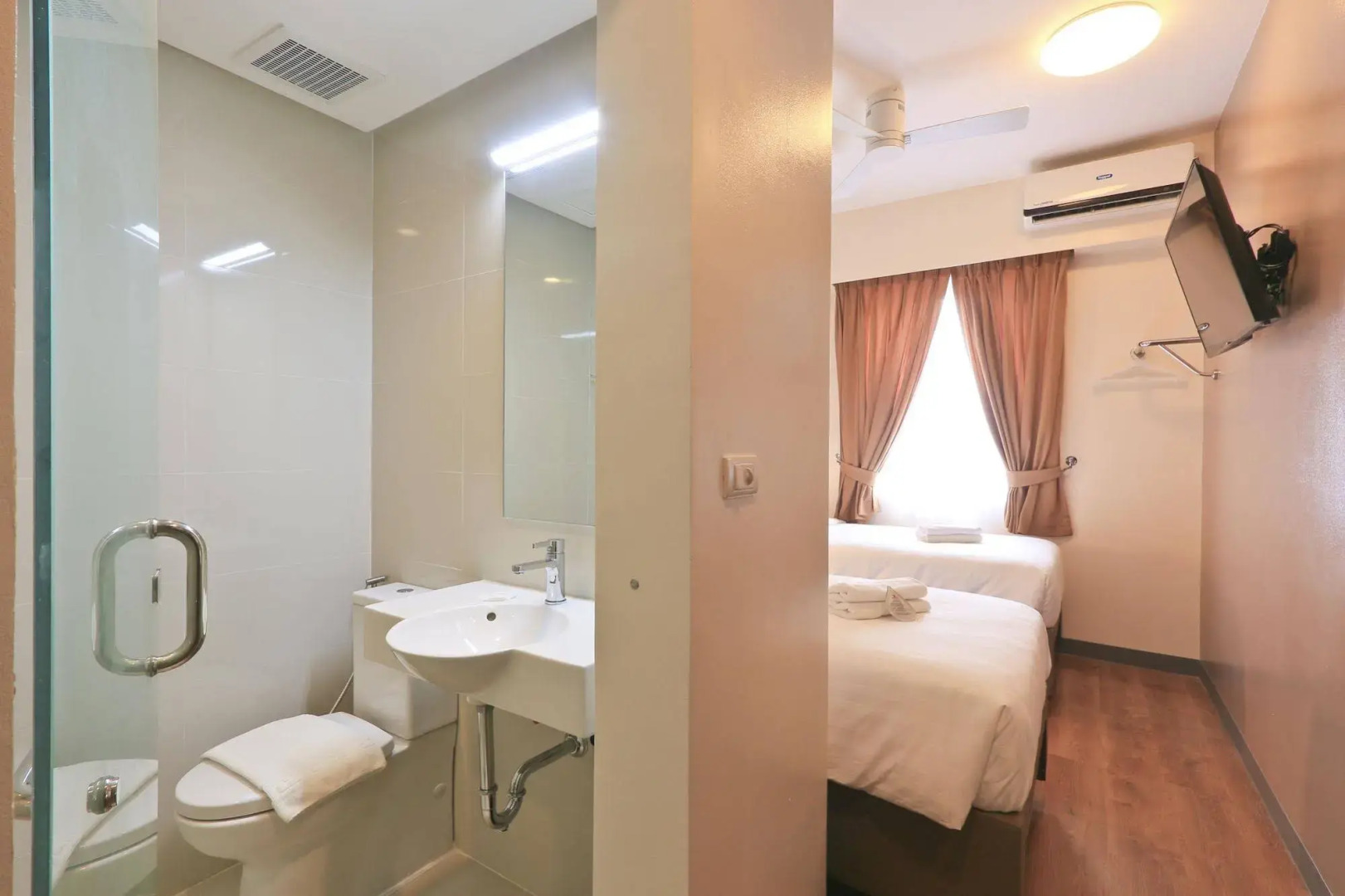 Red Planet Makati Amorsolo