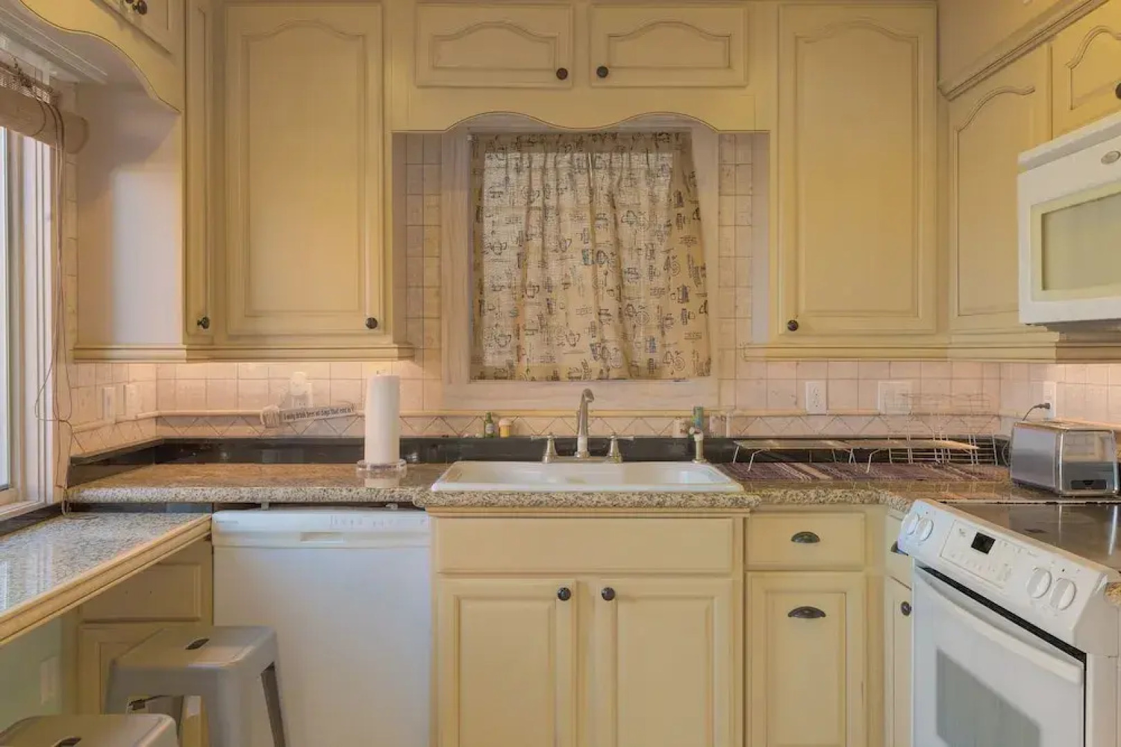 Ground Floor Near the Beach - Sleeps 6 - 2 Bedroom