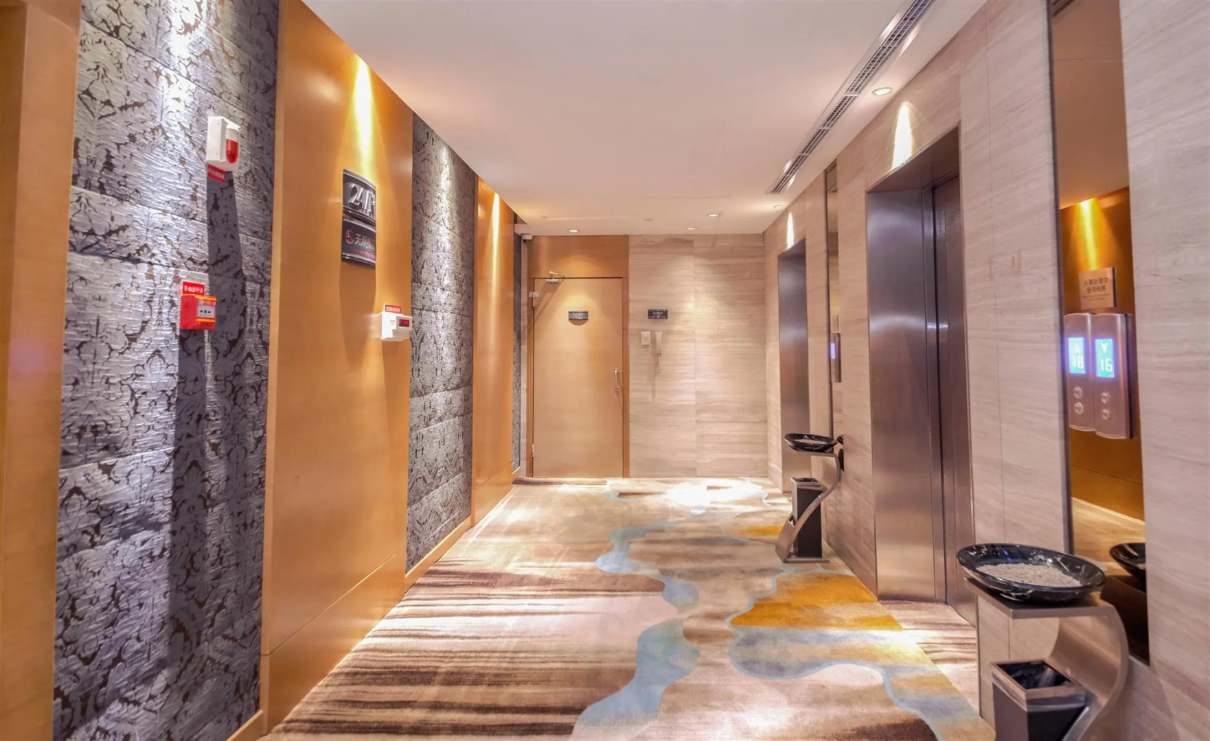 Grandskylight Hotel