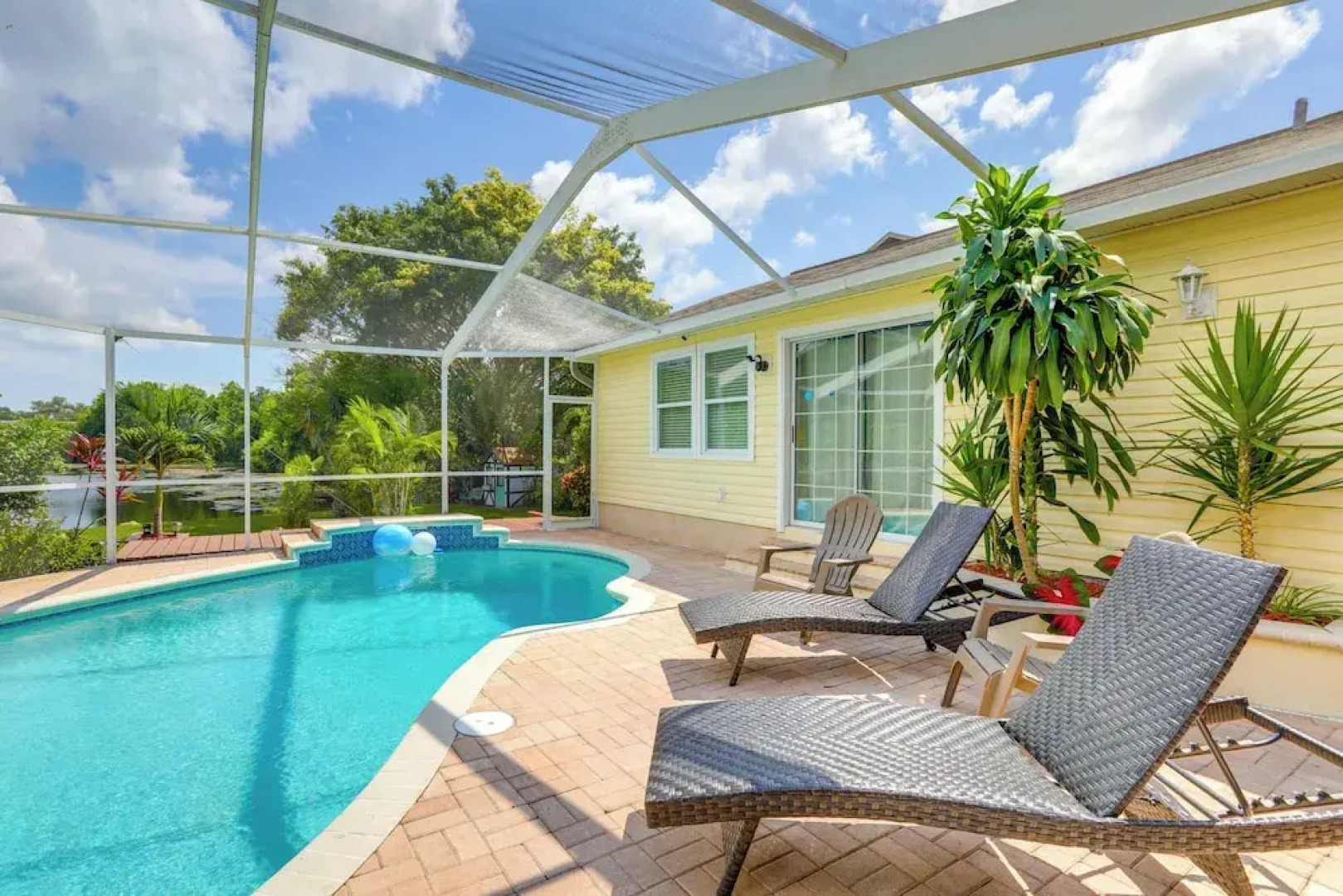 4 Mi to Beaches: Alluring Largo Hideaway!