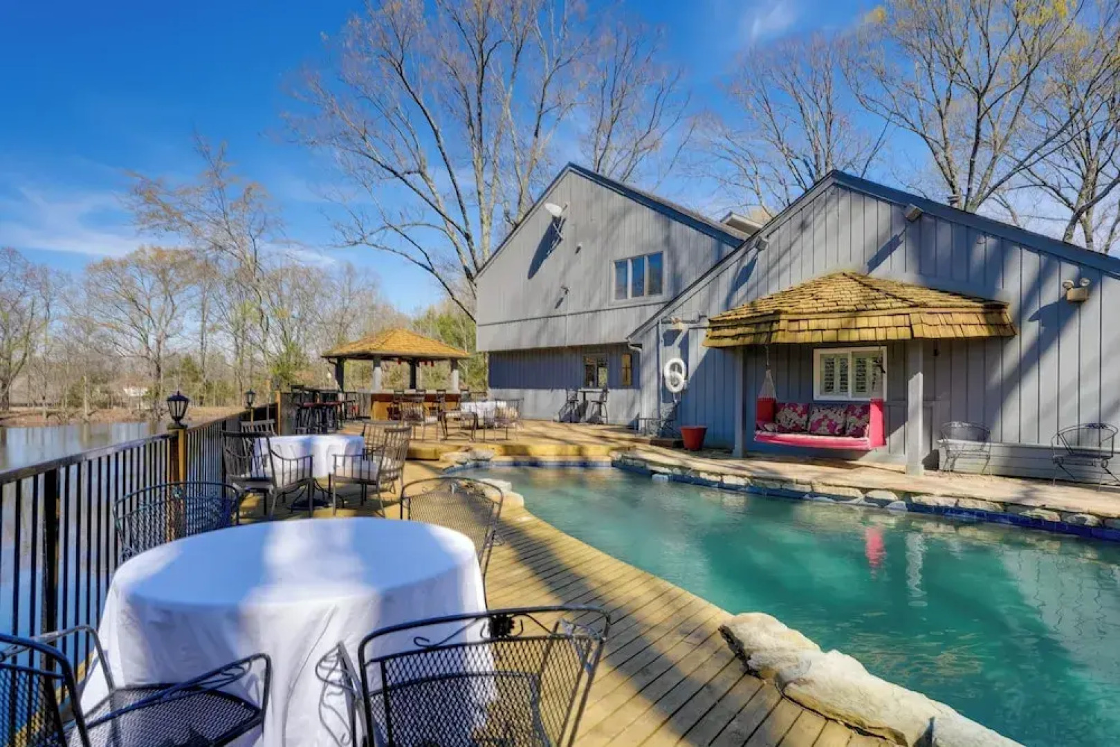 Stunning Southaven Estate: Pool & Spacious Deck!