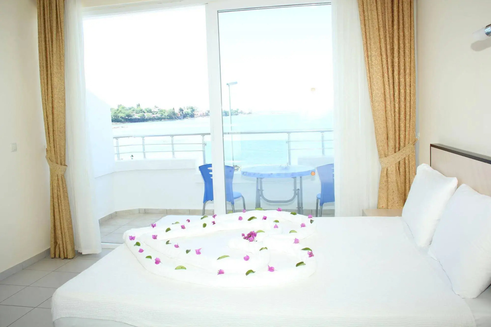 Side Beach Club Hotel