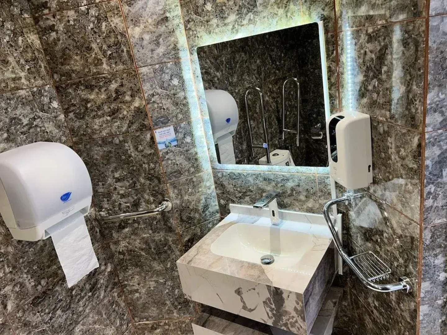 Hayat Haql Hotel and Marina