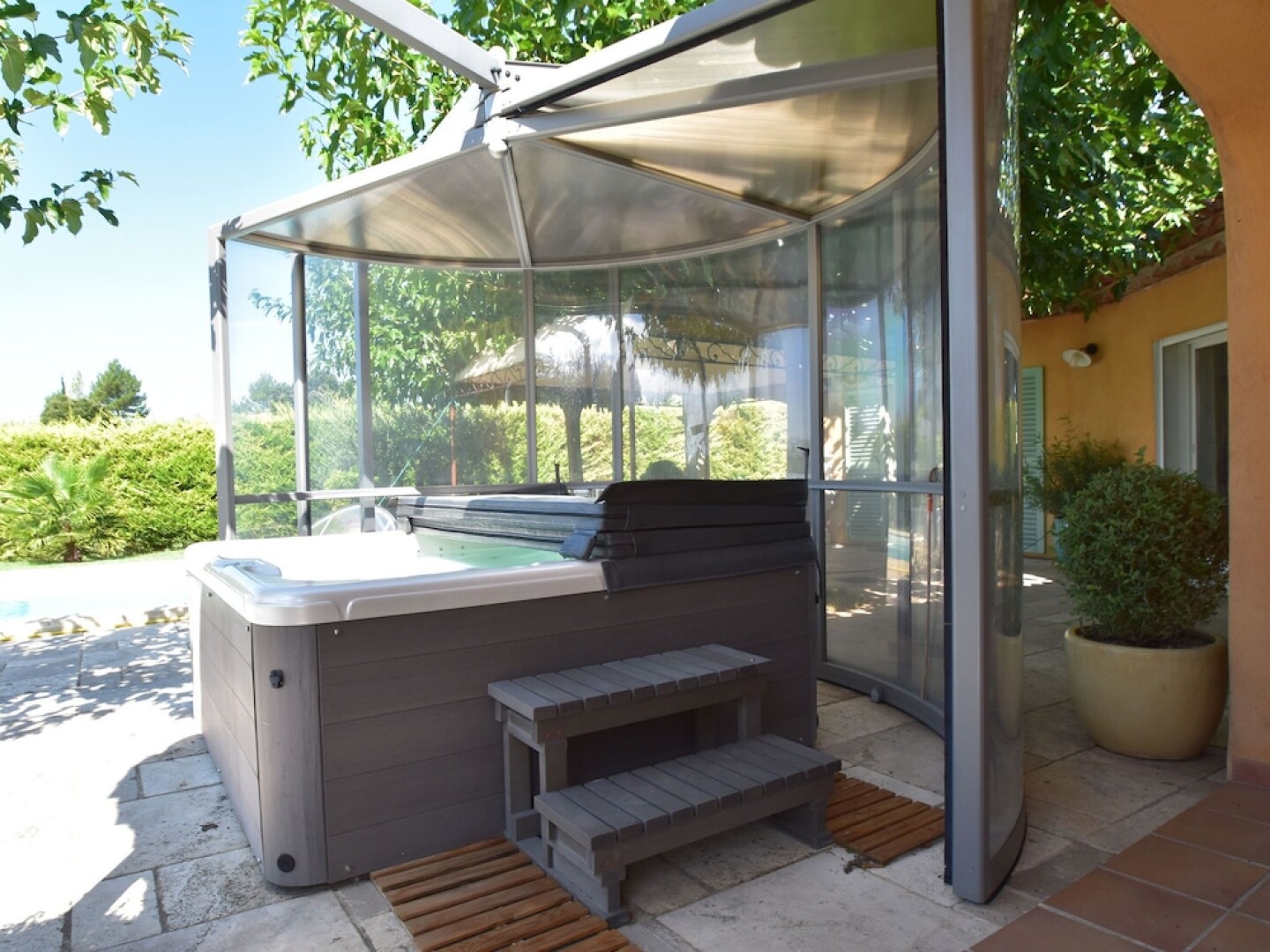 Stunning Villa Near Regusse With Private Swimming Pool