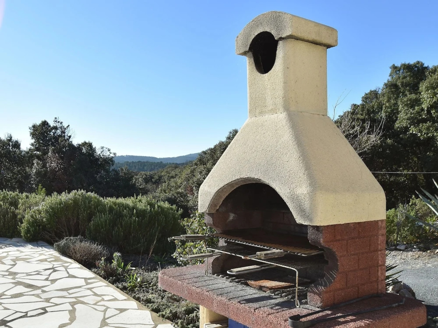 Air-conditioned villa with heated pool, guesthouse and stunning views