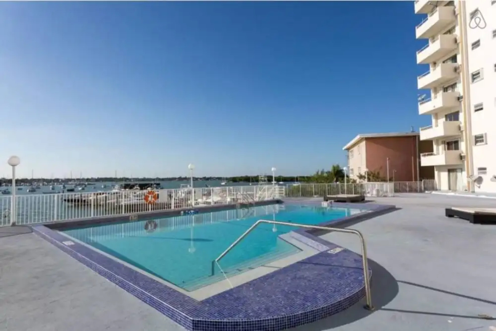 Awesome Place with Pool and Parking No.3