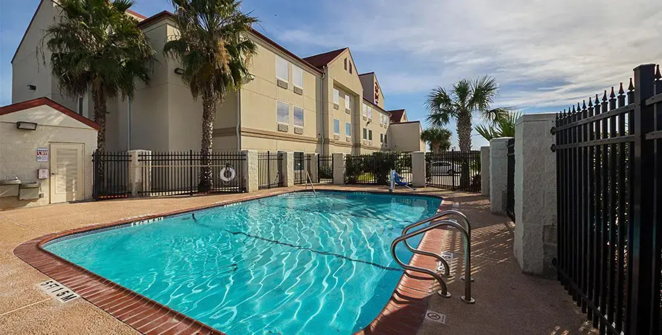 Red Roof Inn and Suites