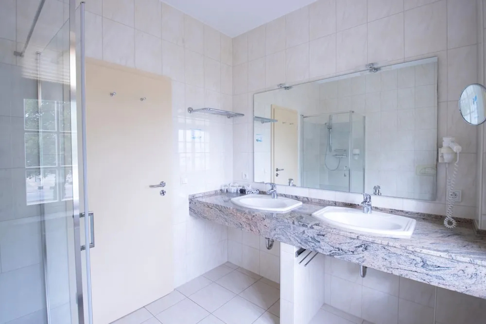 Seehotel Grossraeschen