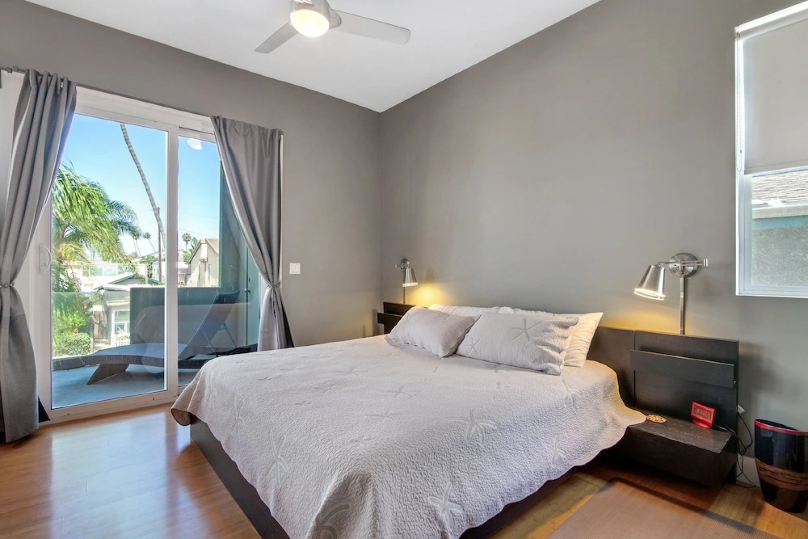 Ocean-view Oasis W/ Rooftop Deck - Steps To Beach 3 Bedroom Home