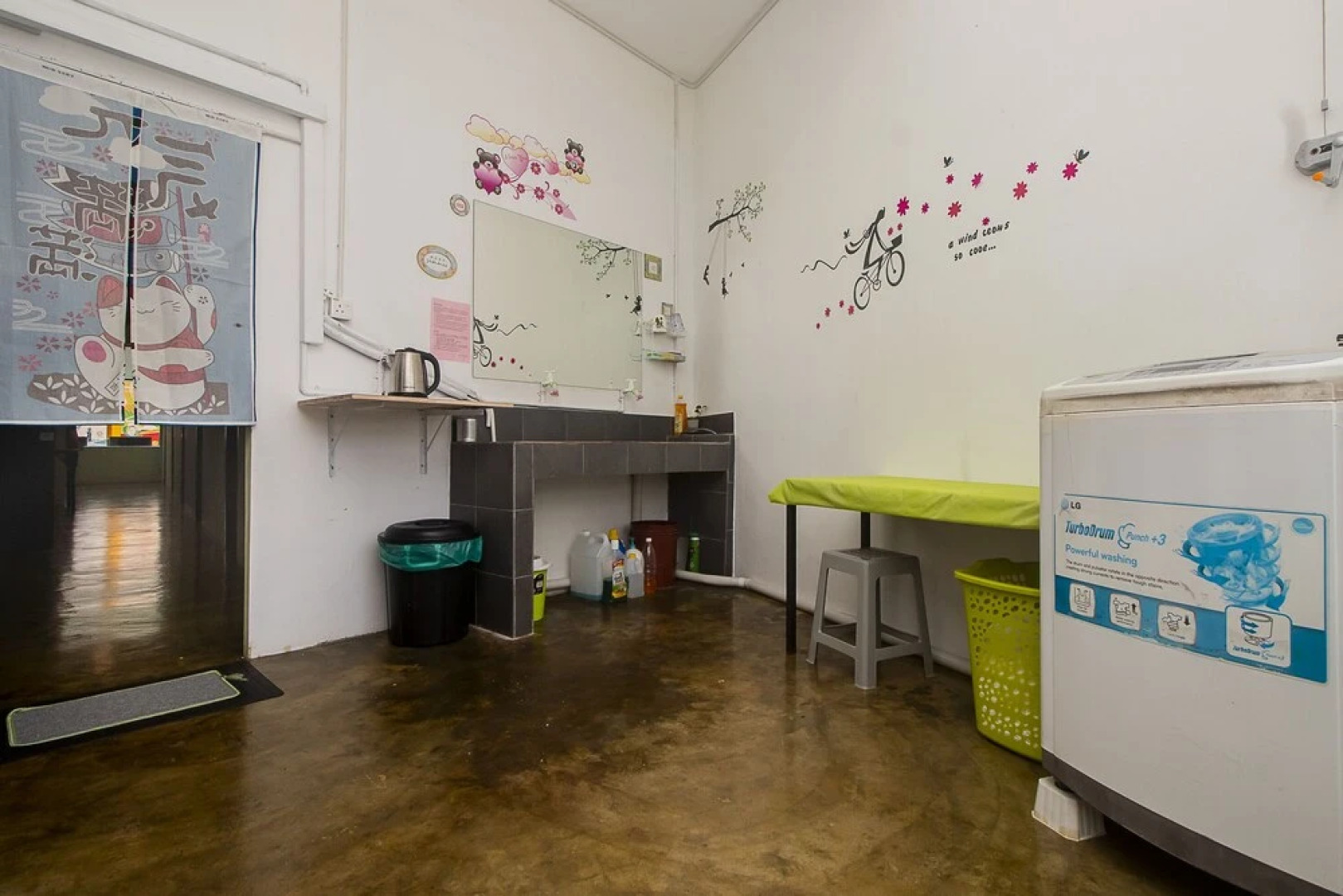 The Traveler Home by OYO Rooms