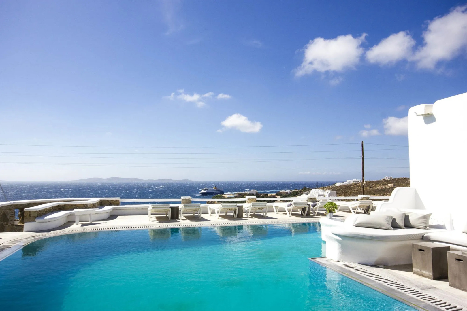 Flaskos Luxury Suites