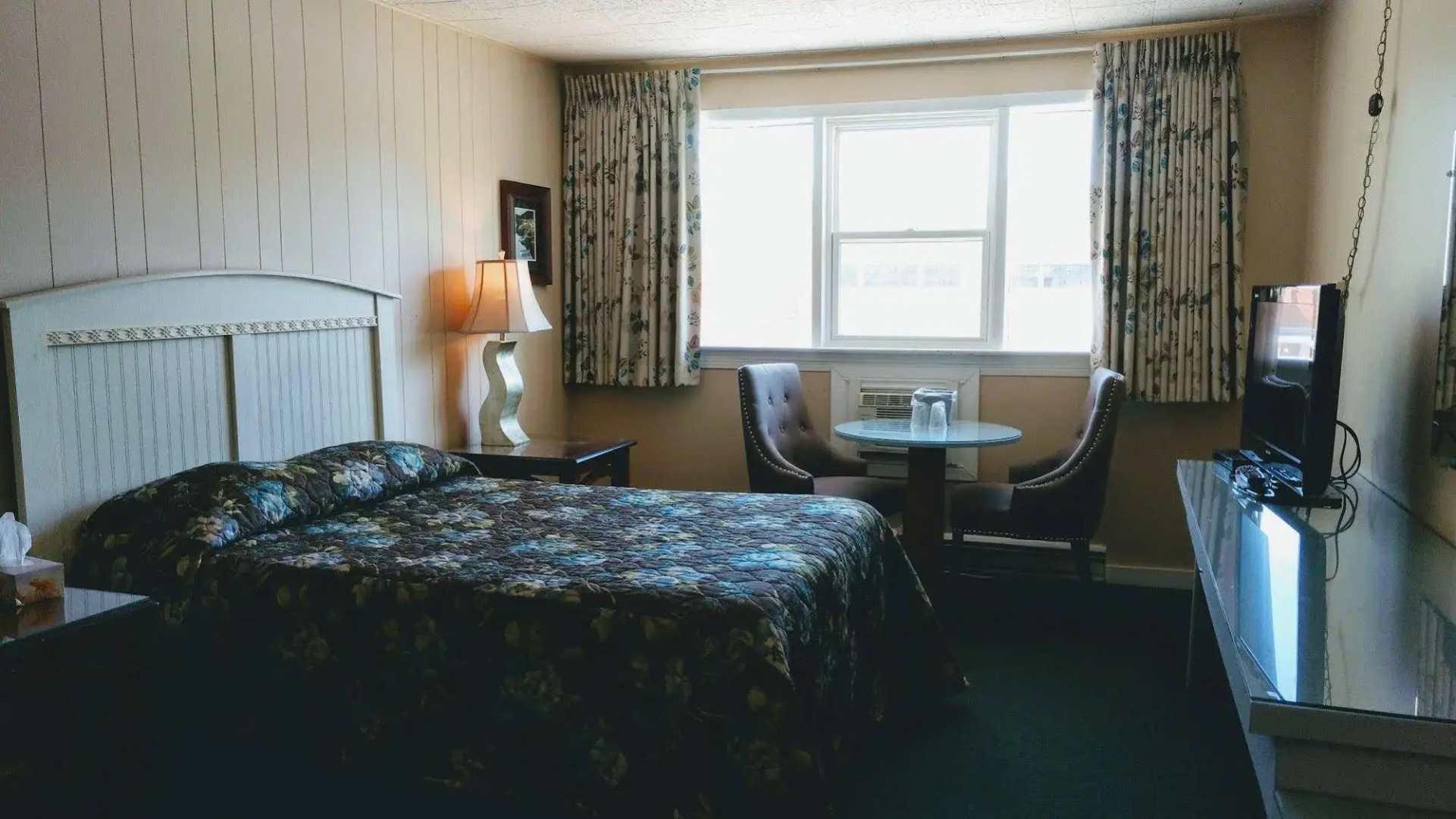 Skyline Motel & Campus Inn