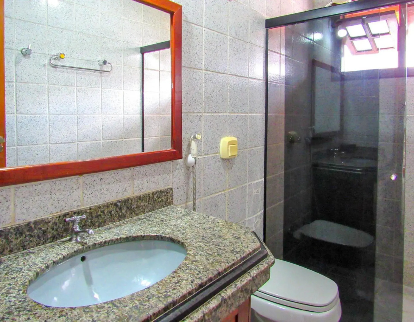 Casa com 4 Suítes, Piscina, Área Gourmet e Wifi