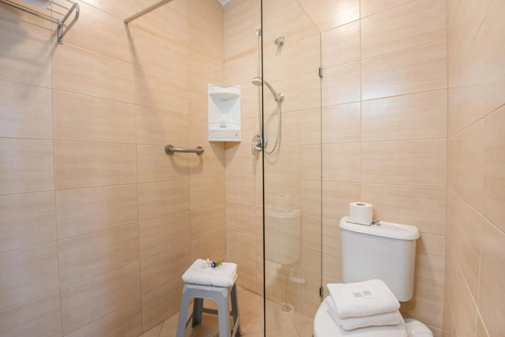 Gillieru Harbour Hotel