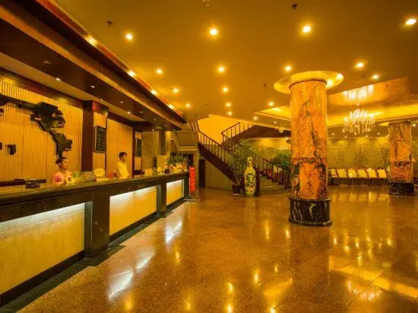 Crown Hotel Jinghong (Aegean Sea Shopping Mall & Water-Splashing Square Branch)