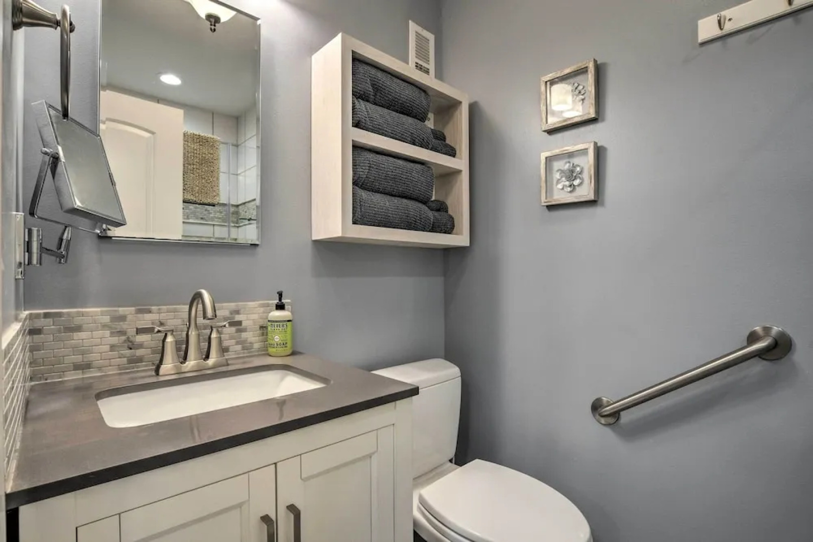 Cozy Pittsboro Escape - Hike, Dine, Explore!