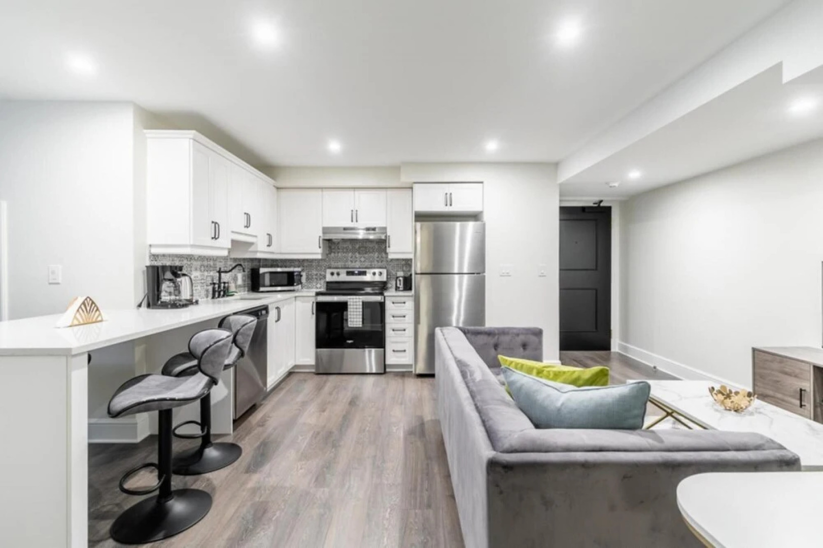 Rideau Comfort 2BD 1BA Apartment Free Parking