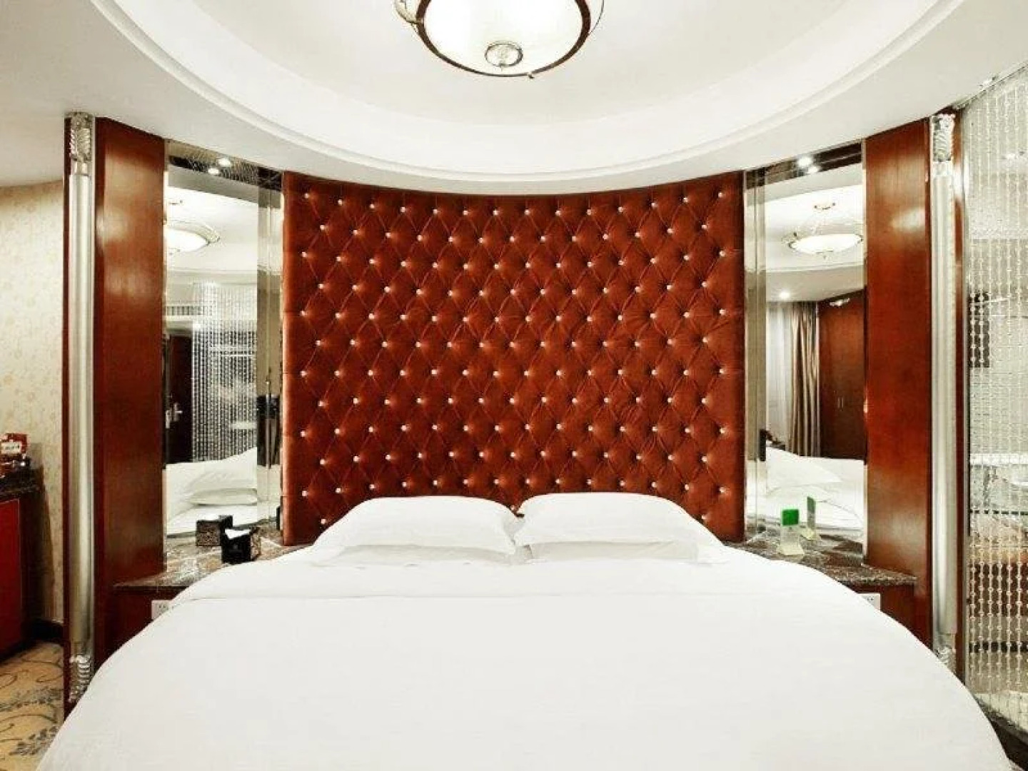 Golden Splendid Hotel Gynn