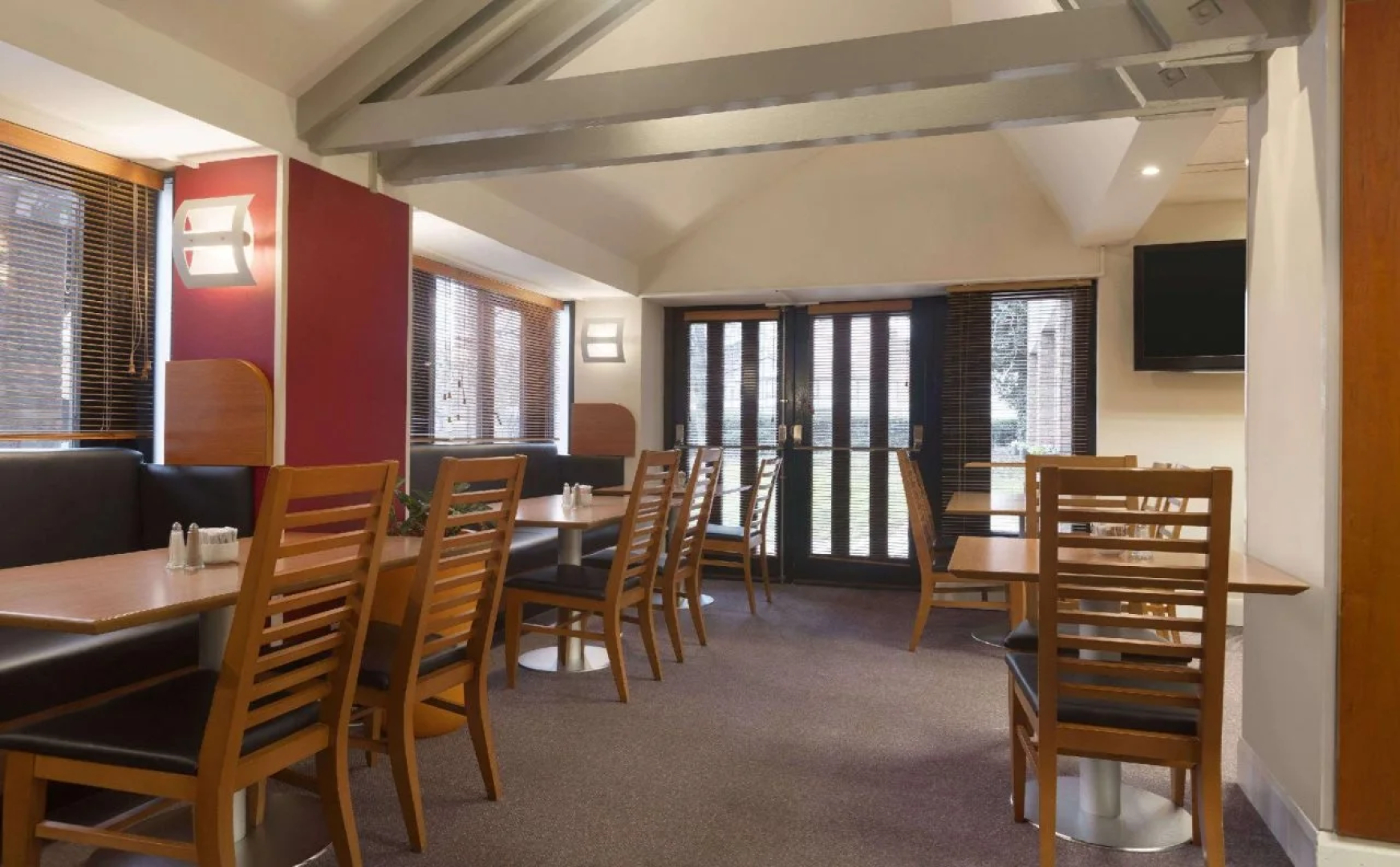 Waterloo Hub Hotel & Suites