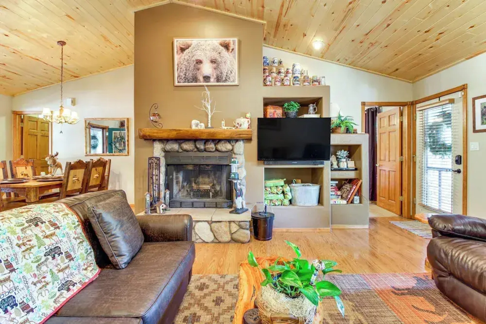 Near Hiking Trails: Heber-overgaard Haven w/ Deck!