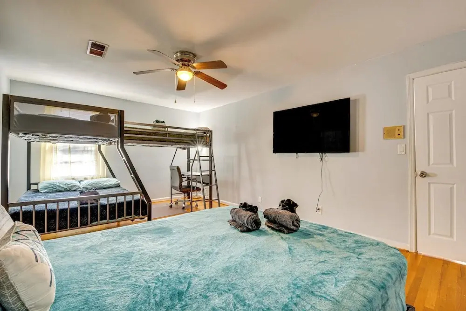 Spacious Home w/ Hot Tub, 14 Mi to Downtown Atl!