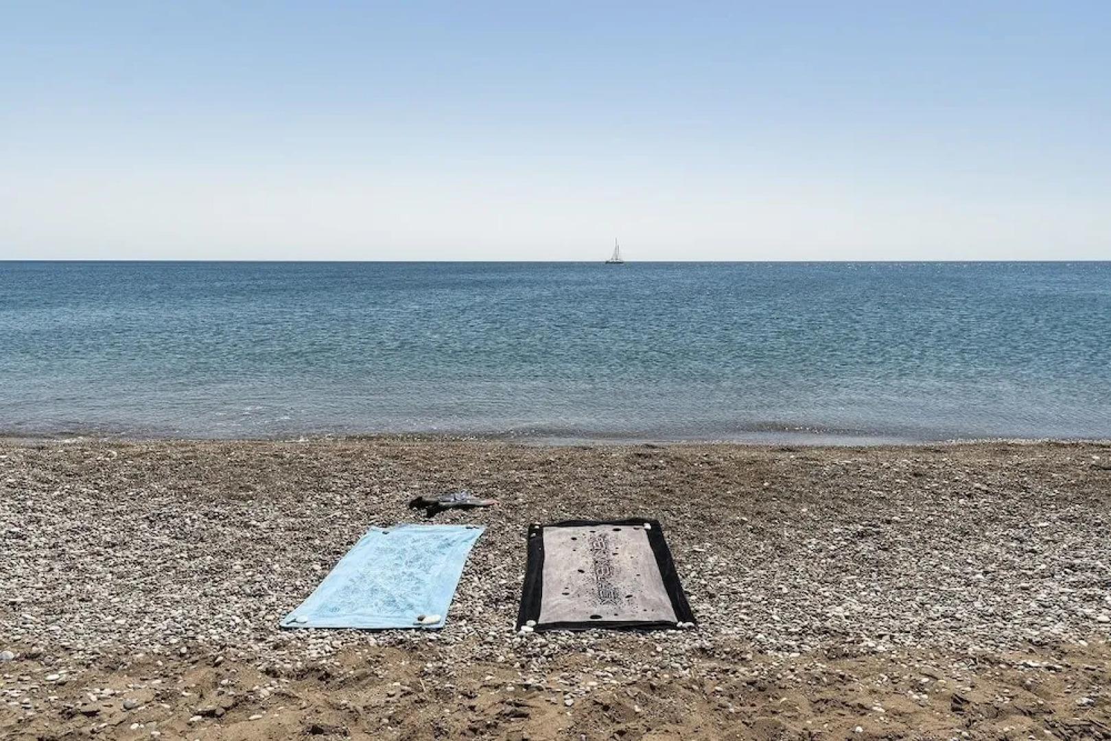 Live by the sea at House Almyra