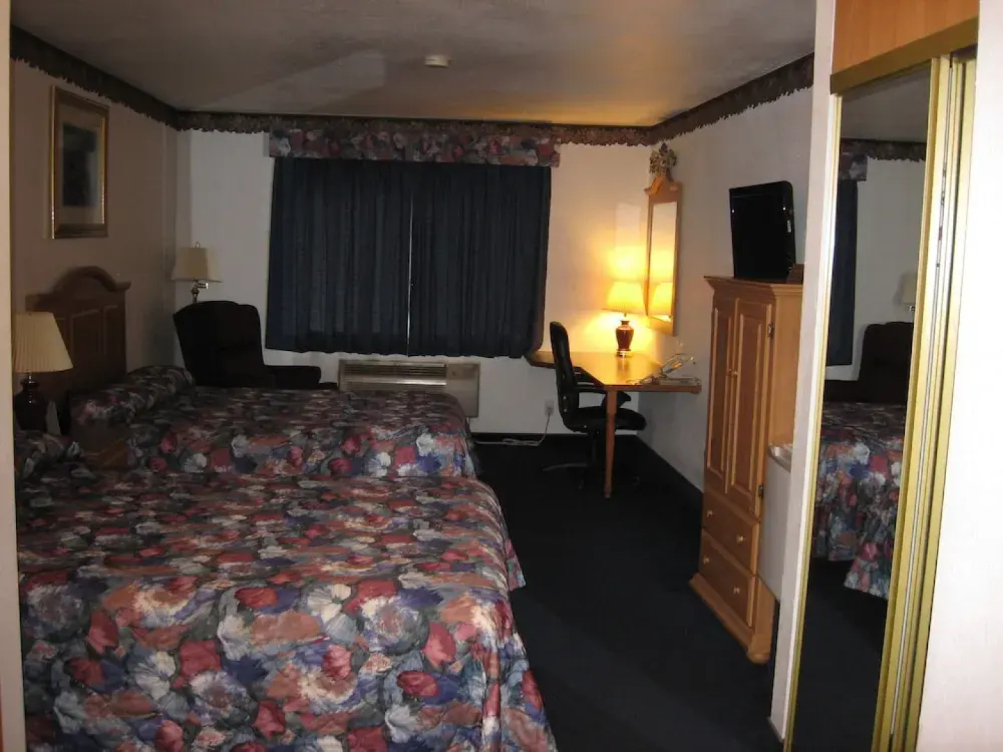 Glacier Gateway Plaza