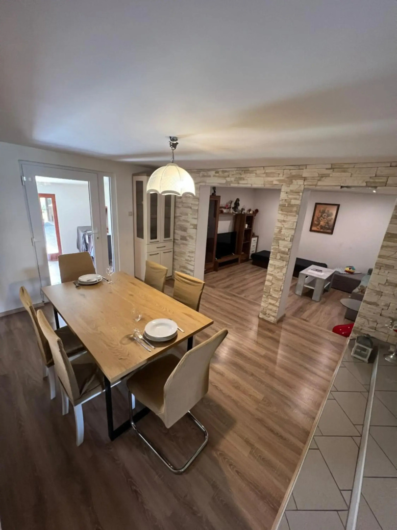 Priestranný dom v tichej časti mesta Levice.