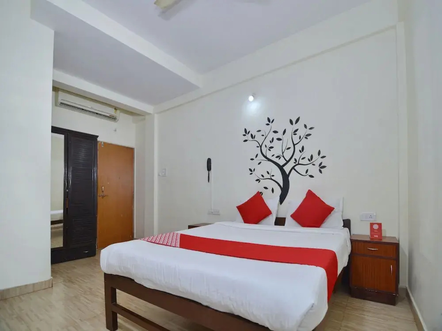 OYO 833 Hotel Prince Santosh Holiday Homes